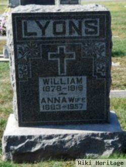 Anna Lyons