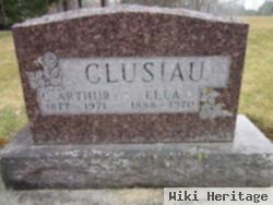 Ella Clusiau