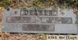 Valliere Gwen Decker