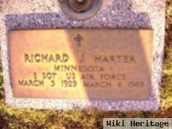 Richard J Harter