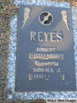 Robert Reyes