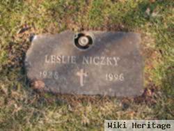 Leslie Niczky