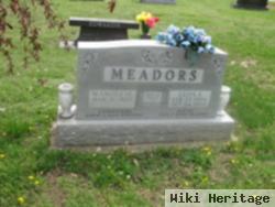 Leon E Meadors