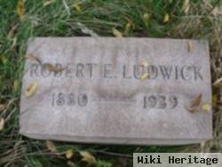 Robert E Ludwick