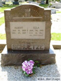 Ella Jochen Schuetze