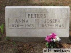 Anna Peters