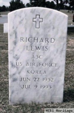 Richard Lewis