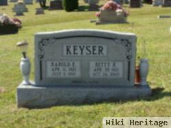 Betty R Keyser