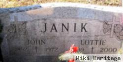 Lottie Janik