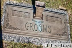 Nukie W. Grooms