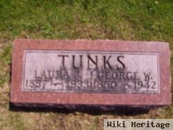 Laura J Boyer Tunks