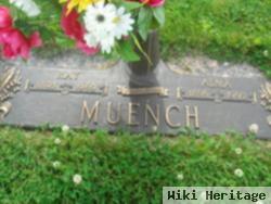 Alma Muench