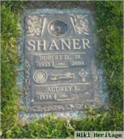 Robert D Shaner