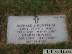 Richard L Hunter, Sr