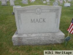 Oscar Mack