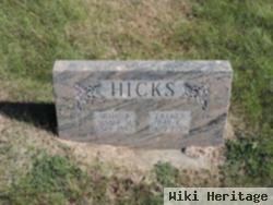 Ray E Hicks