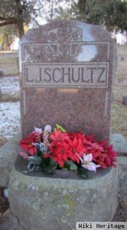 Lewis J Schultz