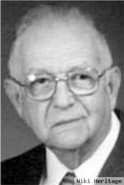 Dr William "pat" Pattillo