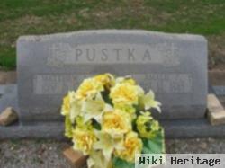 Amalie F Pustka