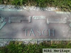 Elizabeth J Tasch