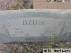 Annie Dzuik