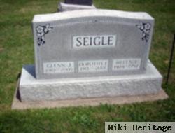 Helen E Seigle