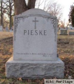 Ella E Pieske