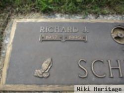 Richard J Schmidt