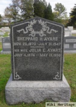 Julia E Ayars