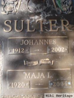 Maja L Sulter