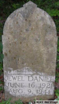 Jewel Daniel