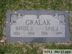Daniel J Gralak