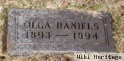 Olga R Daniels