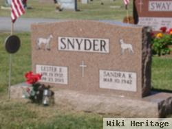 Lester E "pinky" Snyder