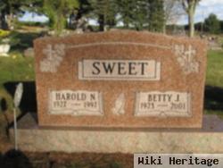 Betty J Sweet