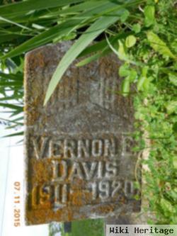 Vernon Everett Davis