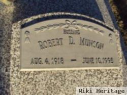 Robert D Munson