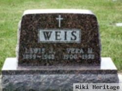 Vera M Weis