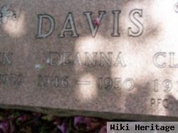 Deanna E Davis