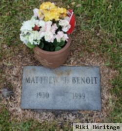 Matthew J Benoit