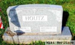 Kenneth L Houtz