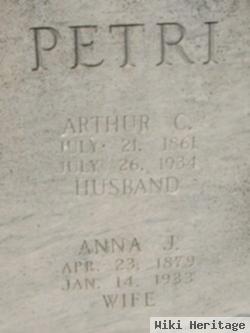 Anna J Petri