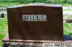 Arthur Mills