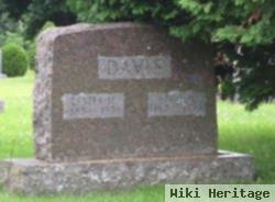 Lester M Davis