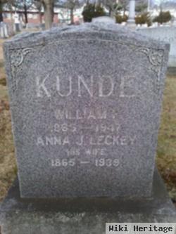 Anna J Lackey Kunde