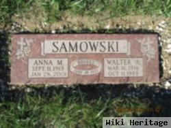 Anna M Samowski