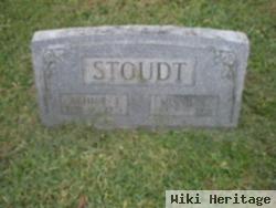 Minnie E. Stoudt