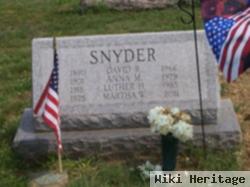 Luther H Snyder