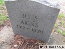 Julis Akins