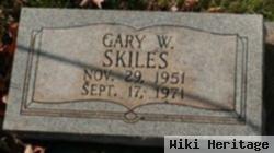 Gary W Skiles